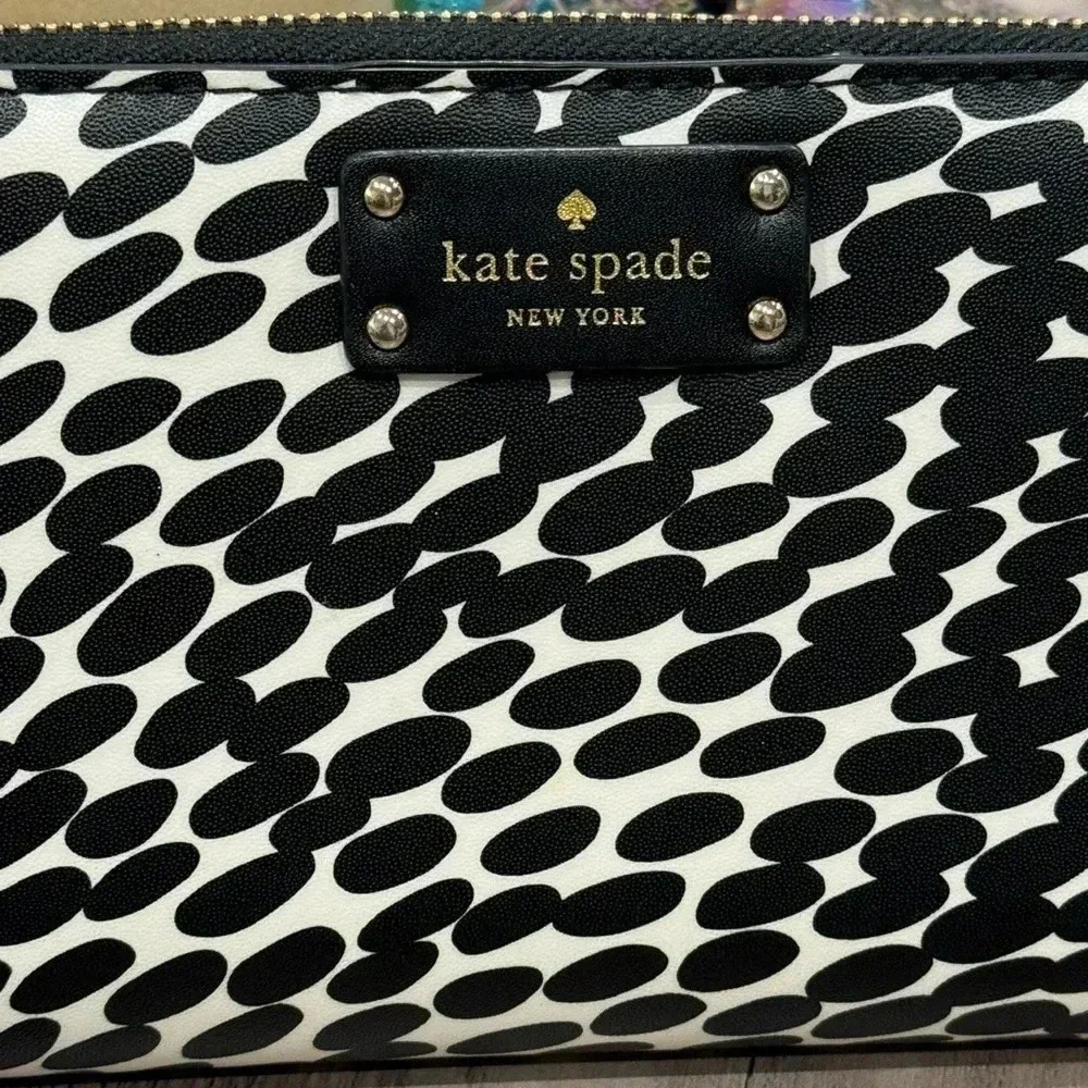 KATE SPADE LONG WALLET BLACK AND WHITE